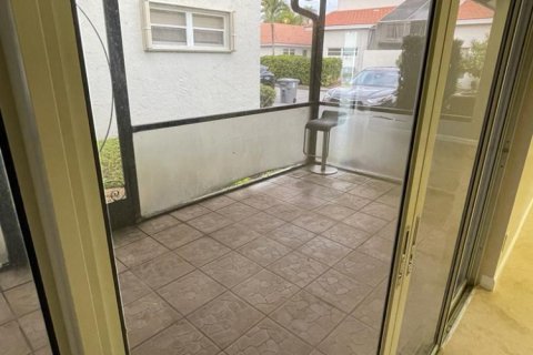 Villa ou maison à louer à Boca Raton, Floride: 3 chambres, 133.13 m2 № 929899 - photo 1