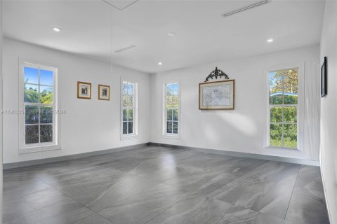 Villa ou maison à vendre à Miami, Floride: 7 chambres, 462.56 m2 № 2025183 - photo 19