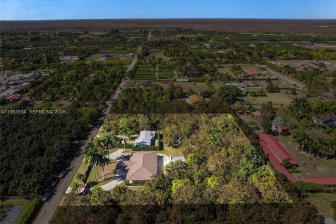 Villa ou maison à vendre à Miami, Floride: 7 chambres, 462.56 m2 № 2025183 - photo 9