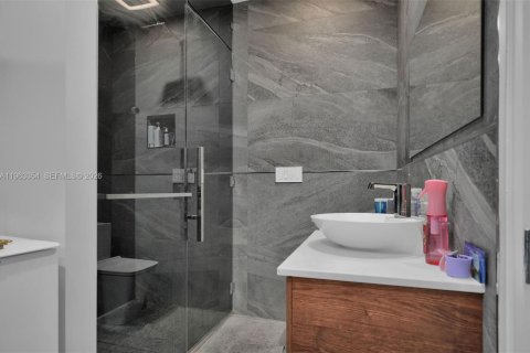 Villa ou maison à vendre à Miami, Floride: 7 chambres, 462.56 m2 № 2025183 - photo 28