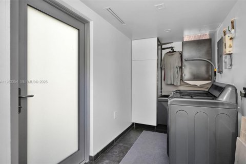 Villa ou maison à vendre à Miami, Floride: 7 chambres, 462.56 m2 № 2025183 - photo 18