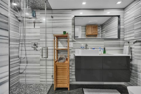 Villa ou maison à vendre à Miami, Floride: 7 chambres, 462.56 m2 № 2025183 - photo 17