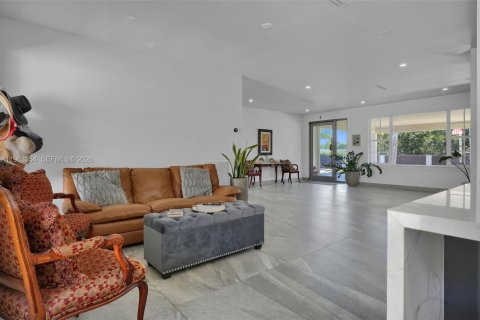 Villa ou maison à vendre à Miami, Floride: 7 chambres, 462.56 m2 № 2025183 - photo 27