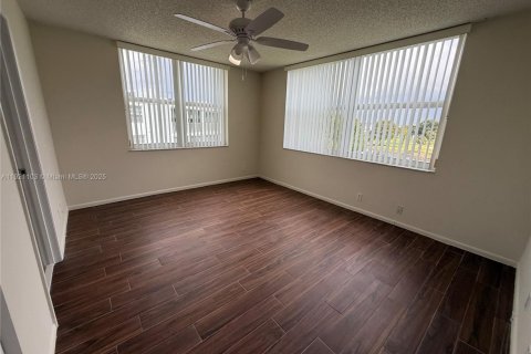 Condominio en venta en Margate, Florida, 2 dormitorios, 92.9 m2 № 1975238 - foto 10