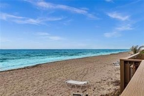 Condominio en alquiler en Hillsboro Beach, Florida, 2 dormitorios, 123.56 m2 № 1077558 - foto 1