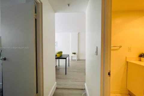 Condominio en venta en Hollywood, Florida, 1 dormitorio, 82.03 m2 № 1781442 - foto 18