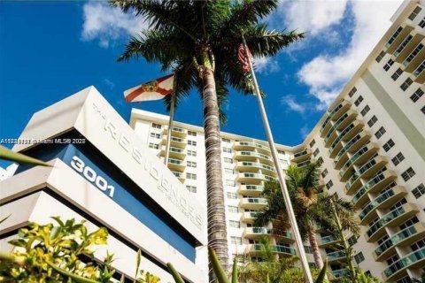 Copropriété à vendre à Hollywood, Floride: 1 chambre, 82.03 m2 № 1781442 - photo 1