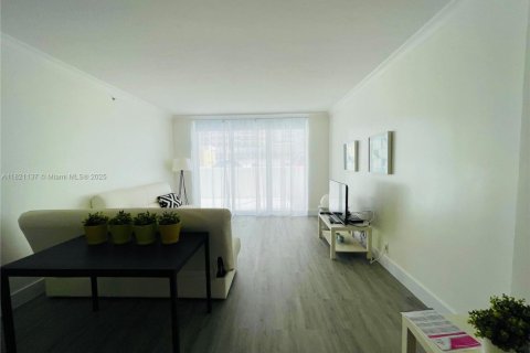 Condominio en venta en Hollywood, Florida, 1 dormitorio, 82.03 m2 № 1781442 - foto 16