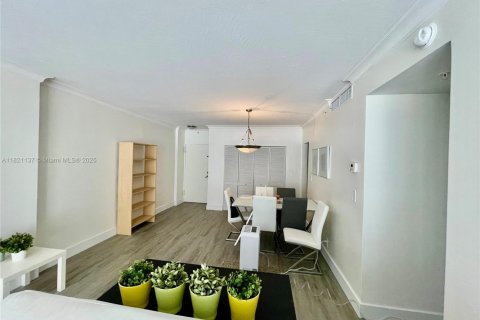 Condominio en venta en Hollywood, Florida, 1 dormitorio, 82.03 m2 № 1781442 - foto 19