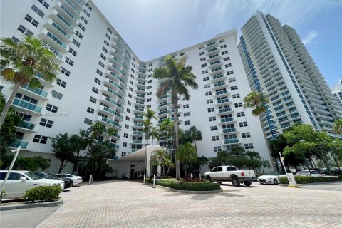 Condominio en venta en Hollywood, Florida, 1 dormitorio, 82.03 m2 № 1781442 - foto 23