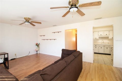House in Tampa, Florida 3 bedrooms, 120.87 sq.m. № 1553166 - photo 15