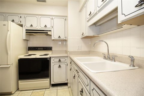 House in Tampa, Florida 3 bedrooms, 120.87 sq.m. № 1553166 - photo 21
