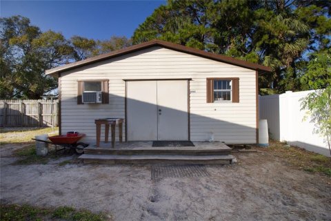 House in Tampa, Florida 3 bedrooms, 120.87 sq.m. № 1553166 - photo 13