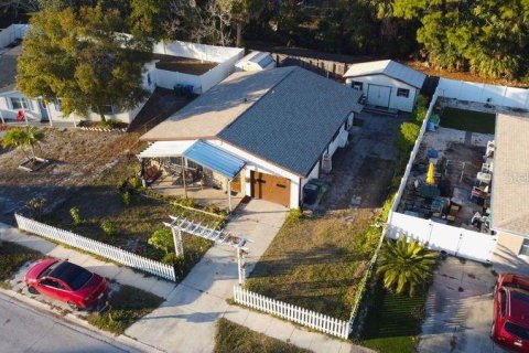 House in Tampa, Florida 3 bedrooms, 120.87 sq.m. № 1553166 - photo 2