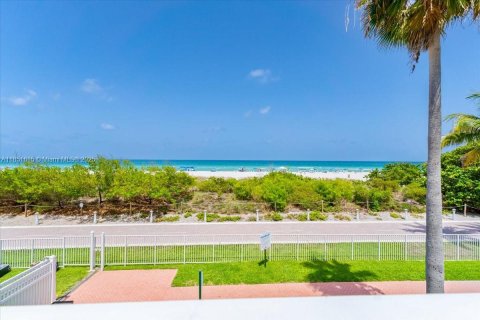 Condo in Miami Beach, Florida, 2 bedrooms  № 1875707 - photo 23