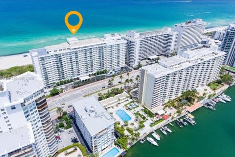 Condo in Miami Beach, Florida, 2 bedrooms  № 1875707 - photo 13