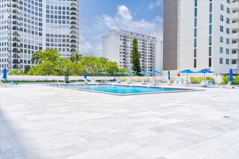 Condo in Miami Beach, Florida, 2 bedrooms  № 1875707 - photo 28