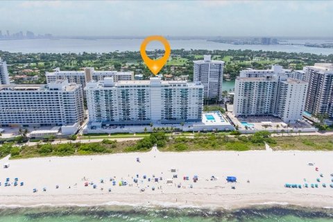 Condo in Miami Beach, Florida, 2 bedrooms  № 1875707 - photo 26