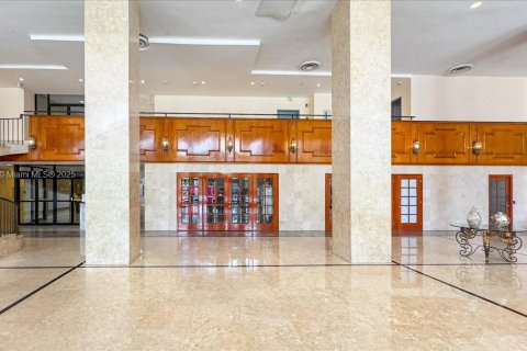 Condo in Miami Beach, Florida, 2 bedrooms  № 1875707 - photo 30