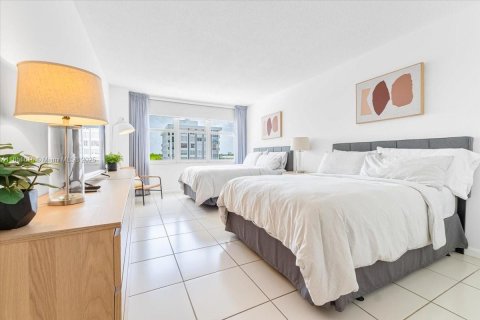 Condo in Miami Beach, Florida, 2 bedrooms  № 1875707 - photo 14