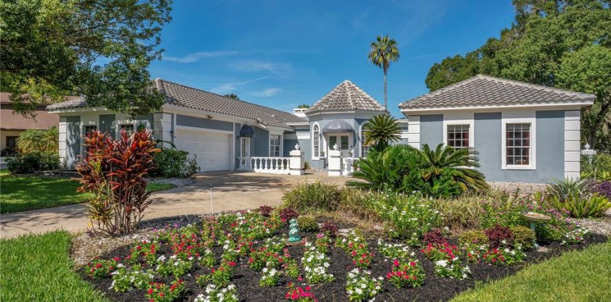 House in Orlando, Florida 3 bedrooms, 296.54 sq.m. № 1894679