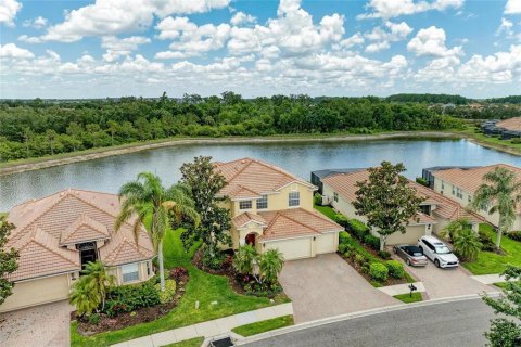 House in Bradenton, Florida 4 bedrooms, 240.25 sq.m. № 1740320 - photo 2