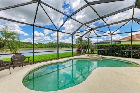 House in Bradenton, Florida 4 bedrooms, 240.25 sq.m. № 1740320 - photo 5