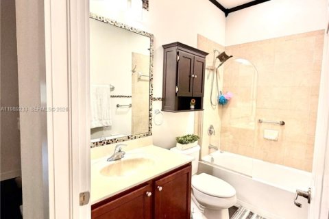 Touwnhouse à louer à Miami, Floride: 3 chambres, 142.14 m2 № 2051457 - photo 13