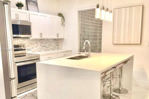 Touwnhouse à louer à Miami, Floride: 3 chambres, 142.14 m2 № 2051457 - photo 5