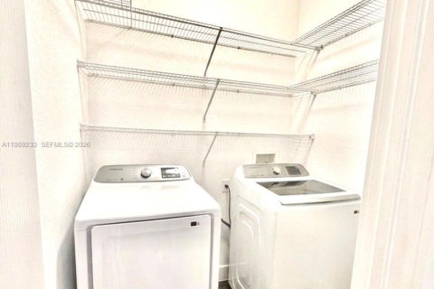 Touwnhouse à louer à Miami, Floride: 3 chambres, 142.14 m2 № 2051457 - photo 14