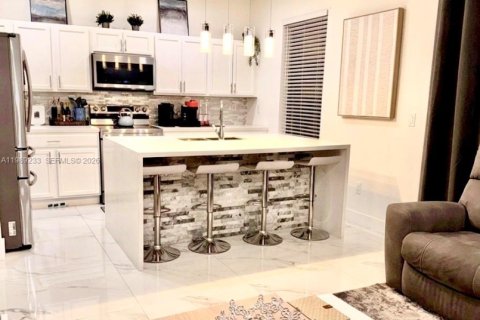 Touwnhouse à louer à Miami, Floride: 3 chambres, 142.14 m2 № 2051457 - photo 4