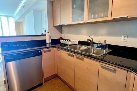 Condo in Sunny Isles Beach, Florida, 2 bedrooms № 1865366 - photo 9