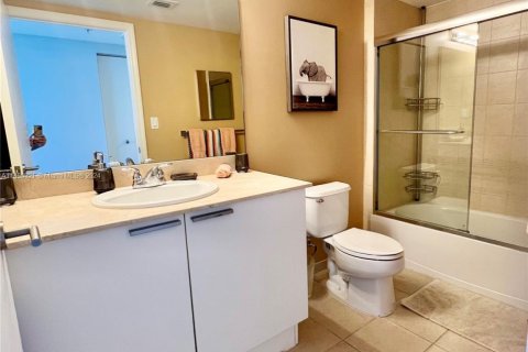 Condo in Sunny Isles Beach, Florida, 2 bedrooms № 1865366 - photo 28