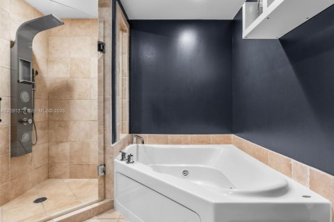 Copropriété à vendre à Sunny Isles Beach, Floride: 1 chambre, 84.91 m2 № 2375043 - photo 22