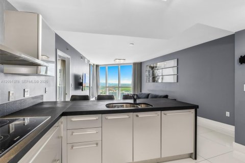 Copropriété à vendre à Sunny Isles Beach, Floride: 1 chambre, 84.91 m2 № 2375043 - photo 9