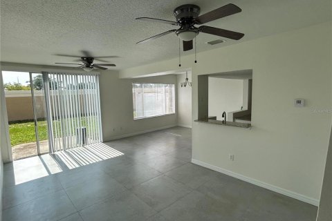 Apartment in Davenport, Florida 3 bedrooms, 168.25 sq.m. № 2199661 - photo 3