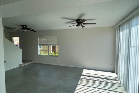 Apartment in Davenport, Florida 3 bedrooms, 168.25 sq.m. № 2199661 - photo 4