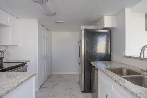 Apartment in Davenport, Florida 3 bedrooms, 168.25 sq.m. № 2199661 - photo 9