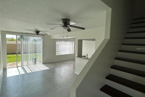 Apartment in Davenport, Florida 3 bedrooms, 168.25 sq.m. № 2199661 - photo 2