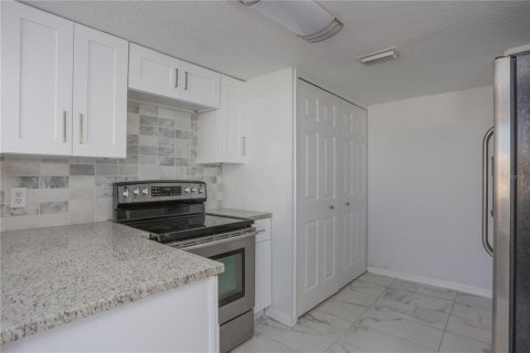 Apartment in Davenport, Florida 3 bedrooms, 168.25 sq.m. № 2199661 - photo 8