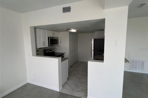 Apartment in Davenport, Florida 3 bedrooms, 168.25 sq.m. № 2199661 - photo 7