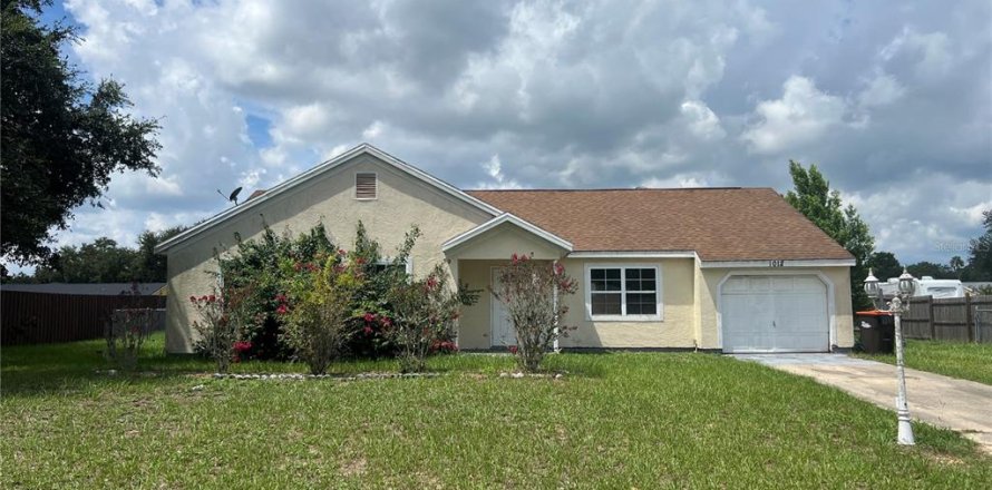 House in Ocala, Florida 3 bedrooms, 118.17 sq.m. № 1915491