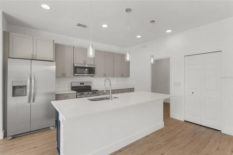 Casa en venta en Palm Bay, Florida, 4 dormitorios, 172.8 m2 № 2344641 - foto 11