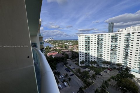 Купить кондоминиум в Санни-Айлс-Бич, Флорида 2 спальни, 141.68м2, № 1971663 - фото 19