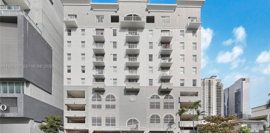 Кондоминиум с 1 спальней в Майами, Флорида № 2024376