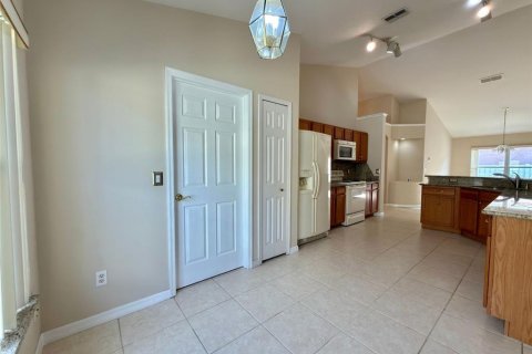 House in Orlando, Florida 3 bedrooms, 165.55 sq.m. № 2238199 - photo 25
