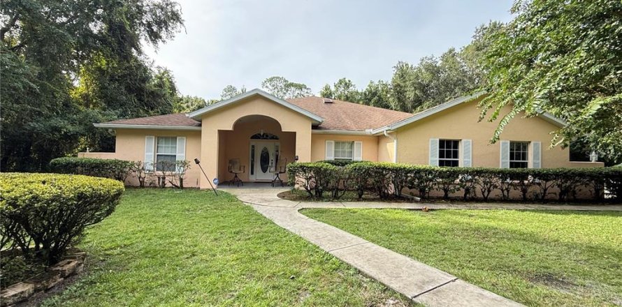 Villa ou maison à Hawthorne, Floride 3 chambres, 281.4 m2 № 2389127
