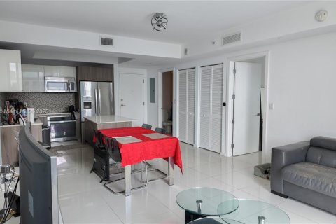 Condominio en venta en Doral, Florida, 1 dormitorio, 64.85 m2 № 1943687 - foto 5