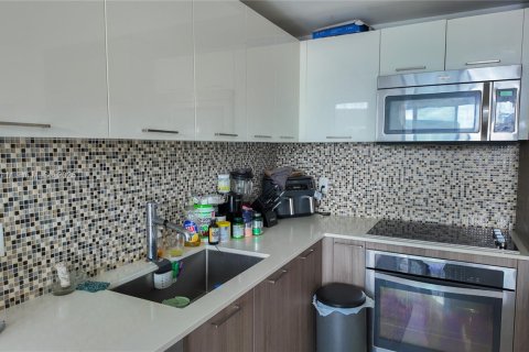 Condominio en venta en Doral, Florida, 1 dormitorio, 64.85 m2 № 1943687 - foto 8