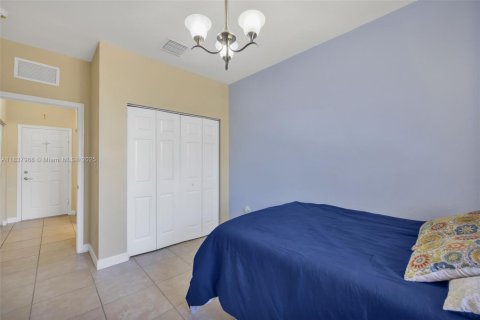 House in Cutler Bay, Florida 5 bedrooms, 302.49 sq.m. № 1850913 - photo 18